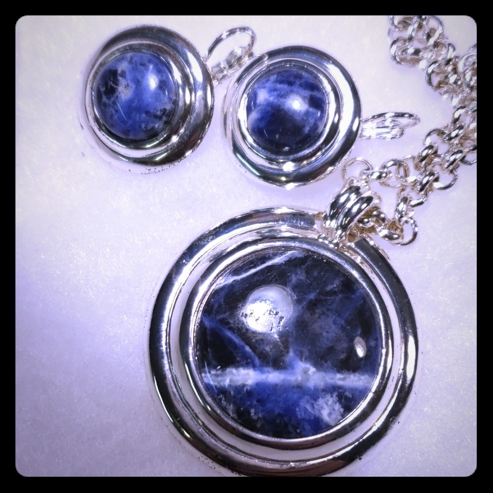 Étienne Aigner 3 pièce necklace earring lapis set